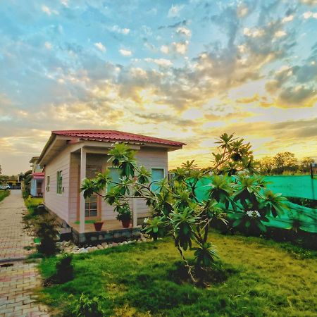Corbett Veda Inn Rāmnagar Exterior photo